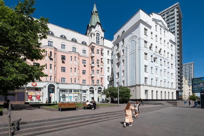 Новый Арбат пополнился "Магнолией"