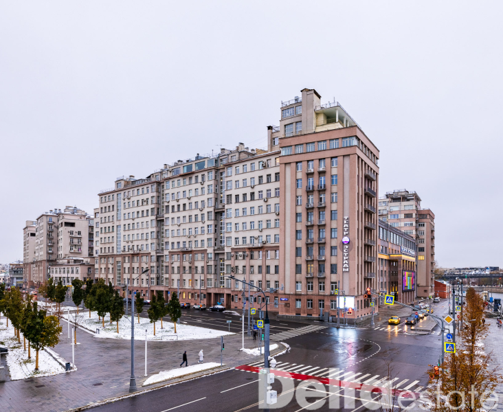 Дом на набережной